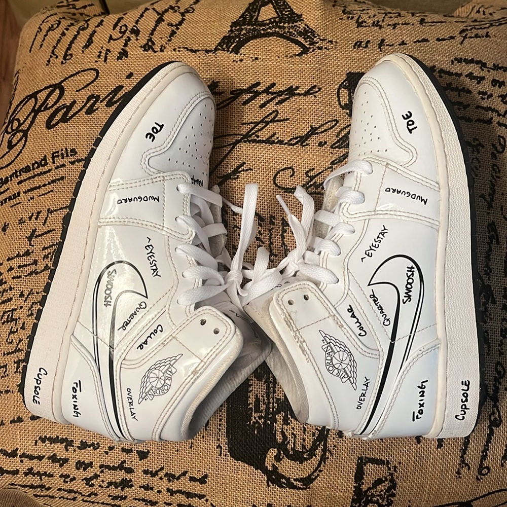 Air Jordan 1 Mid - Picture 3 of 11